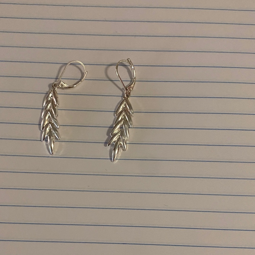 Chic Silver Leaf Drop Earrings